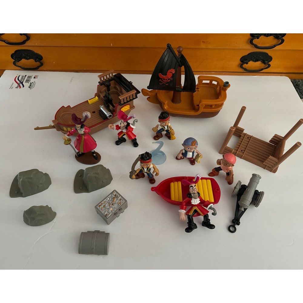 Disney Mattel Imaginext Jake &  Neverland Pirates Captain Hook Izzy Pirate Ship